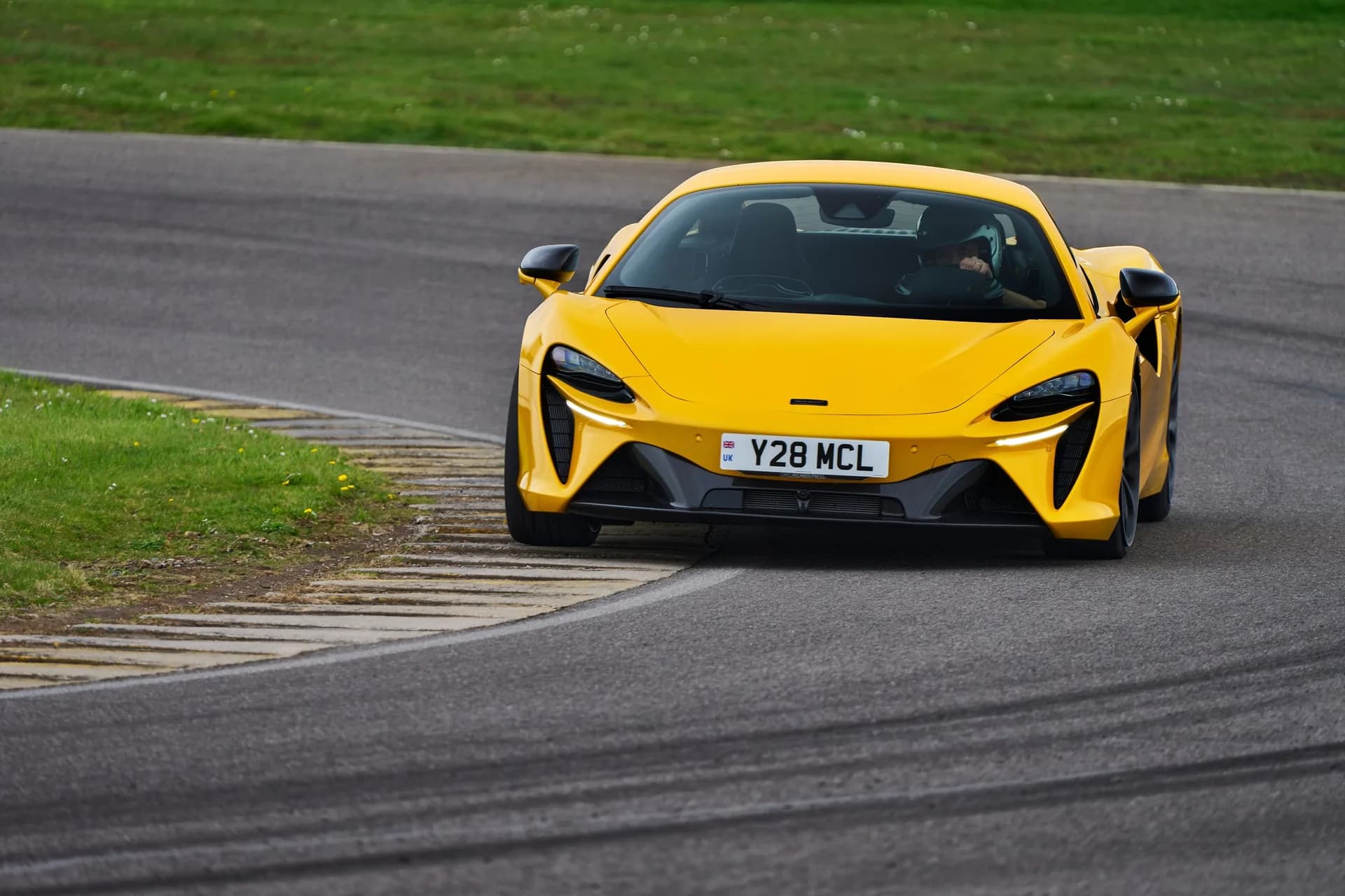 McLaren Artura 2024